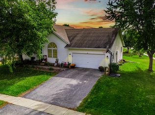 728 Hawthorne Ln, Genoa, IL 60135