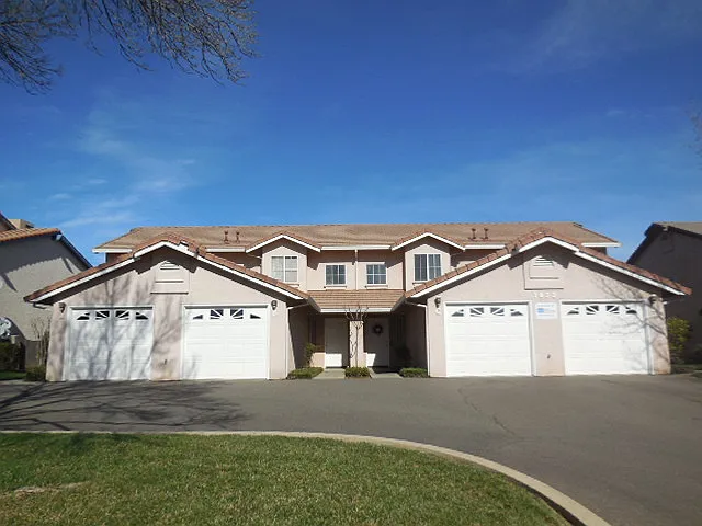 1072 Burton Drive — Photo 1