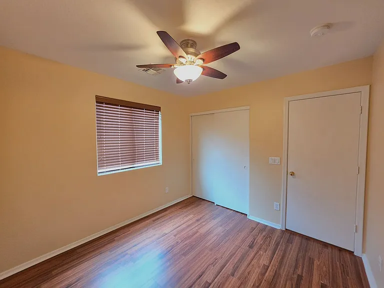 7805 S 48th Ln — Photo 11