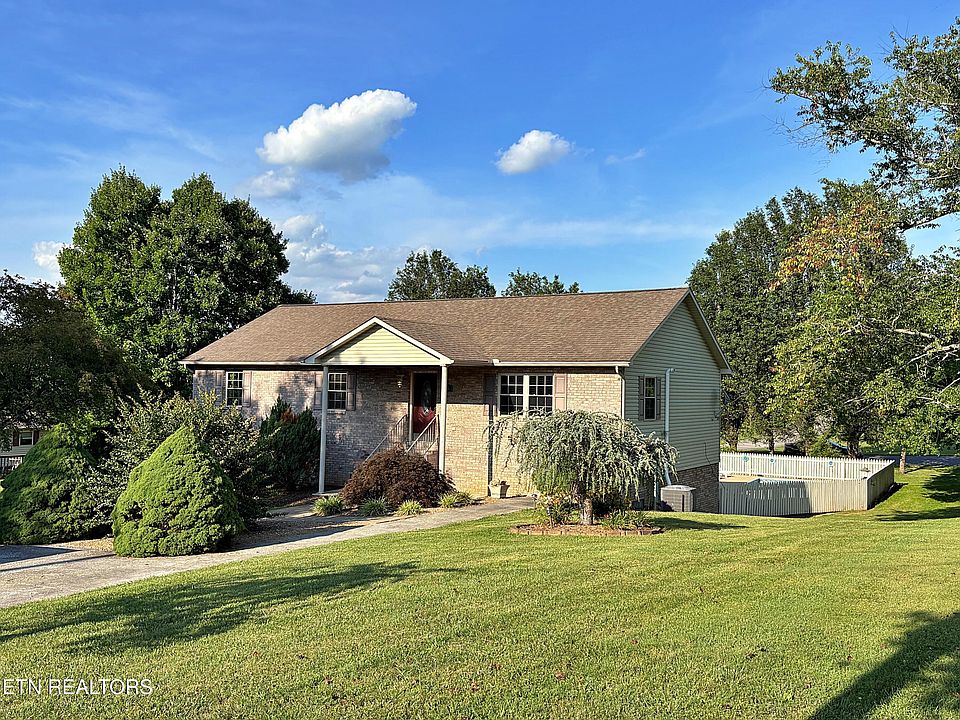 1st image of 215 Courtney Cir