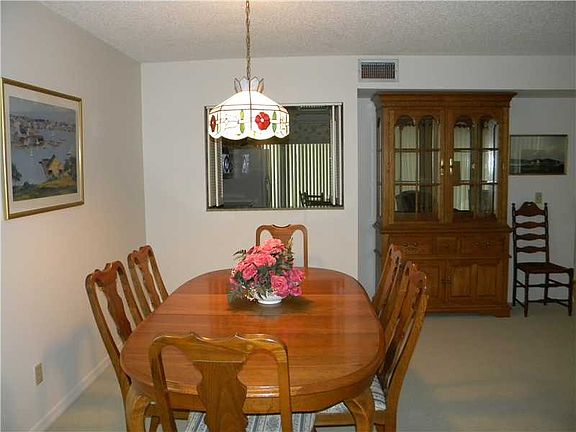 3rd image of 131 E Park Shores Cir APT 11E