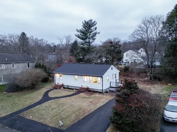 8 Bliss St, Taunton, MA 02780