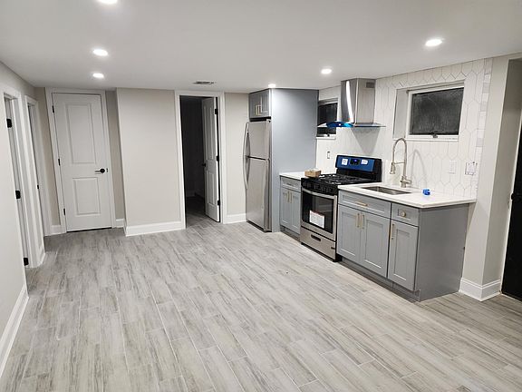 2nd image of 17 Grayon Dr #Basement