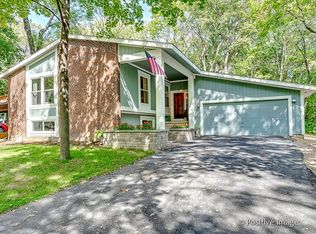 1910 Green Trails Dr, Lisle, IL 60532