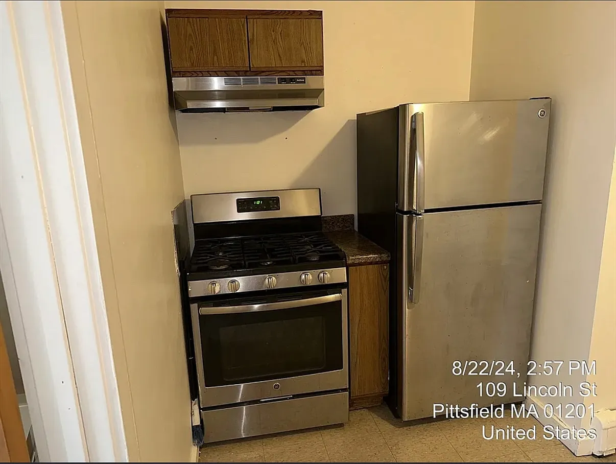 109 Lincoln St — Photo 2