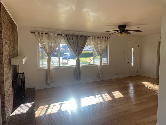 4th image of 8917 Rosewood Dr