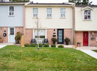 1055 Shawnmarr Rd #83, Mississauga, ON L5H 3V2