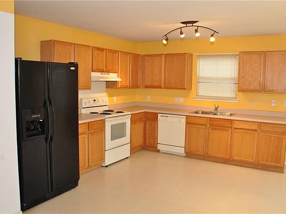 5th image of 811 Dawlish Dr