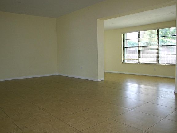 3rd image of 9400 Jamaica Dr