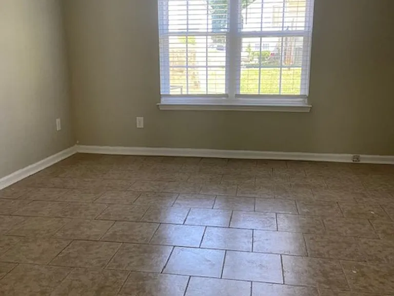 5176 Brooktree Dr — Photo 3