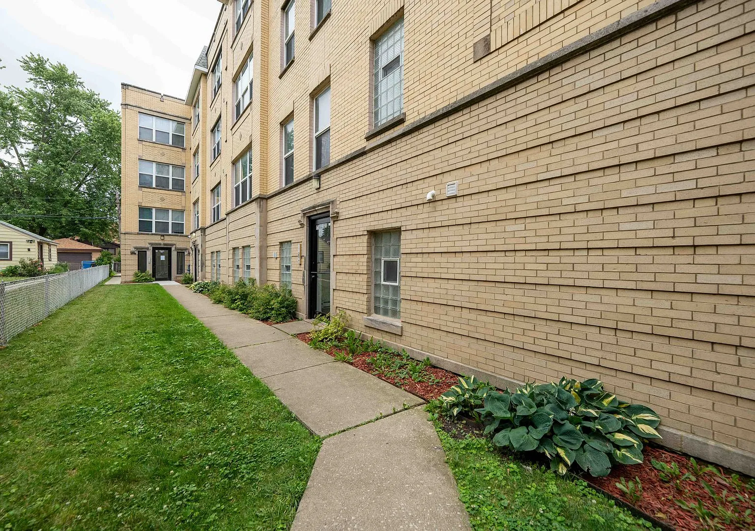 GS Oak Park Flats — Photo 2