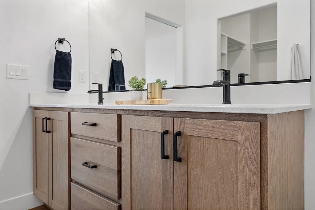 1090 West Albertine Lane - 125 — Photo 4