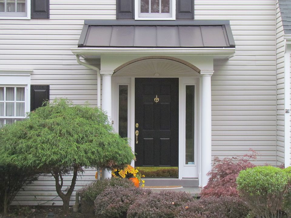 2nd image of 208 Overcreek Rd