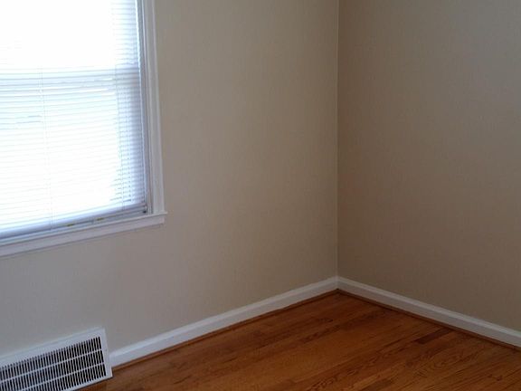 3rd image of 1857 Morris Ave