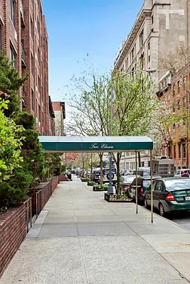 Sold by Level Group | media 10