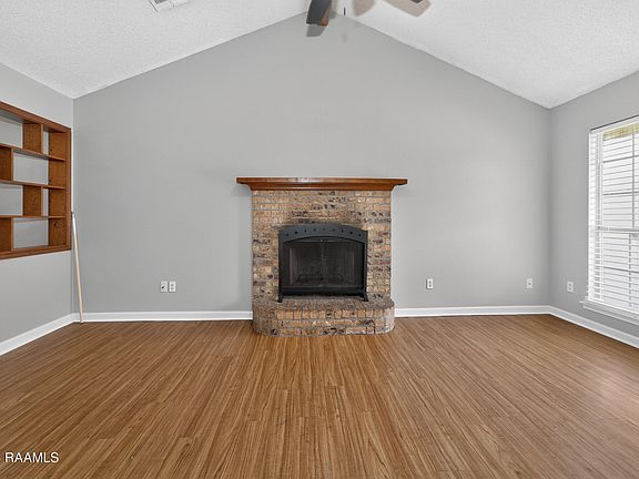 4th image of 132 Gena Marie Dr