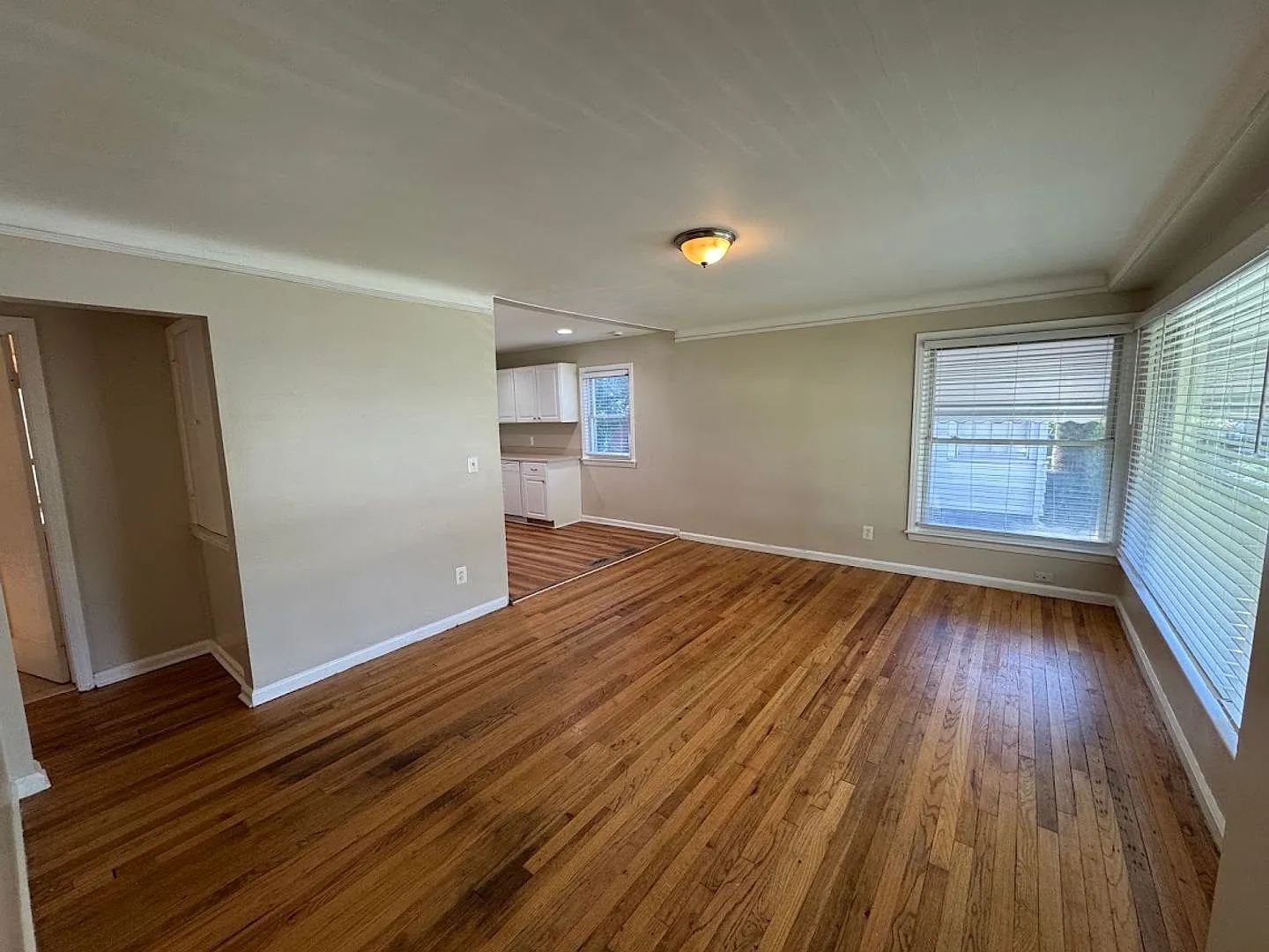 3 Bedroom ranch with basement & fenced yard — Photo 3