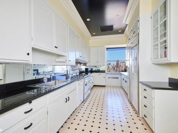 550 Park Avenue image 5 of 9