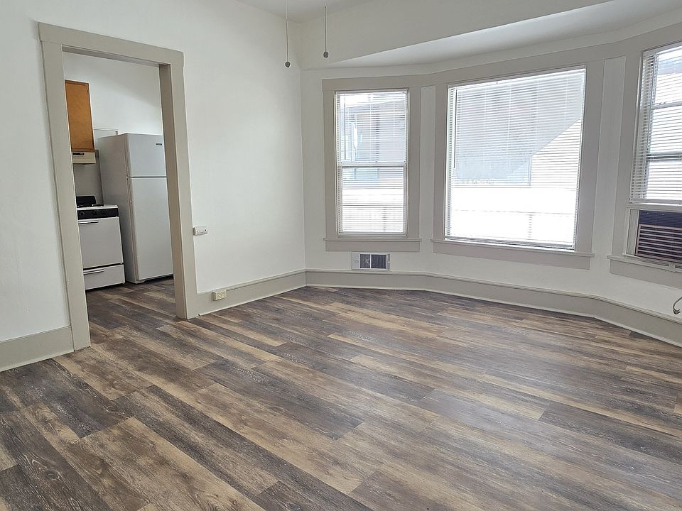 1st image of 629 Pine Ave #18