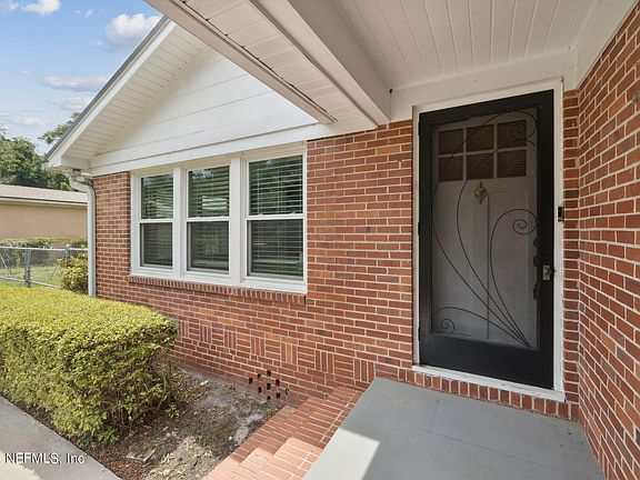 3rd image of 6526 HYDE GROVE Avenue