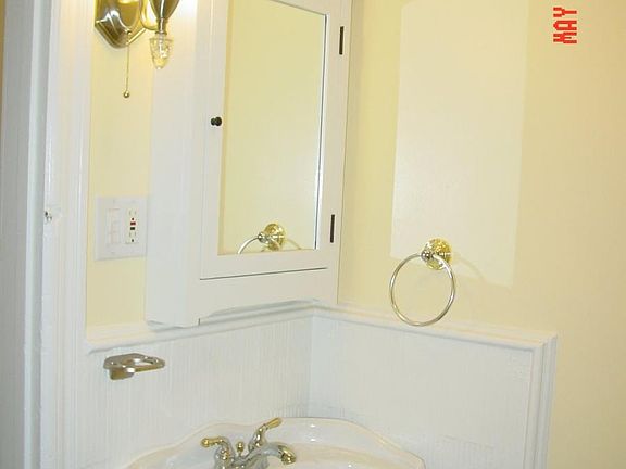 4th image of 4330 Pine St Floor 3