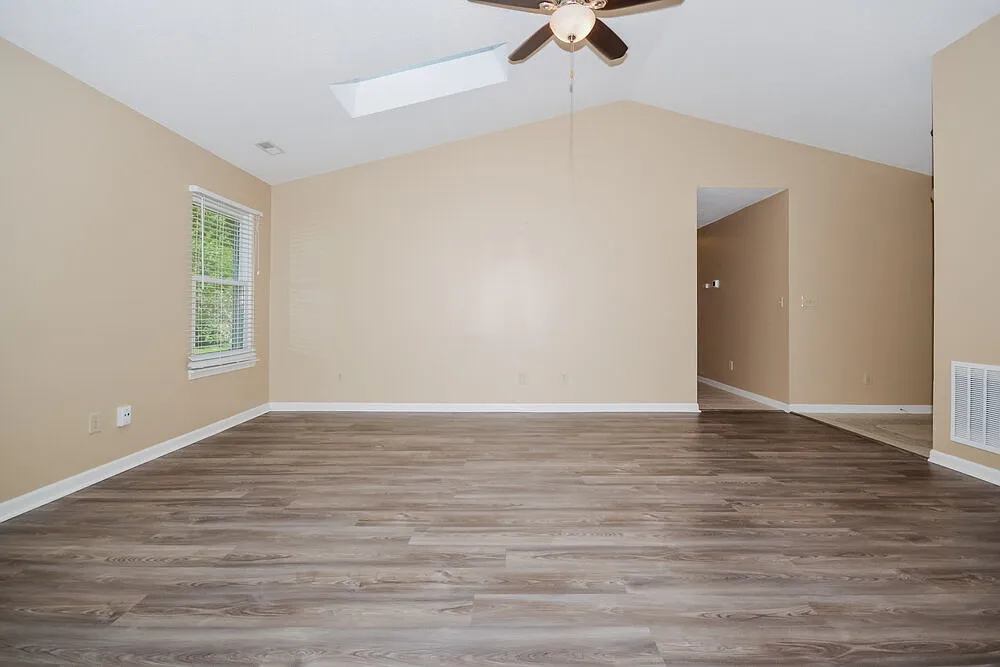 3 bed, 2.0 bath, 1484 sqft, $1,945 — Photo 3