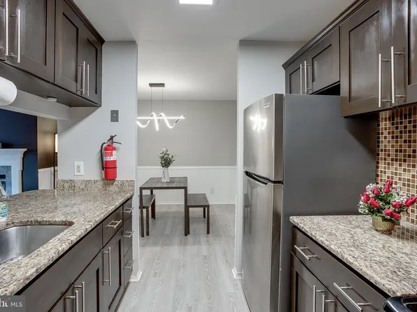 2711 Sussex Ct, Mount Laurel, NJ 08054
