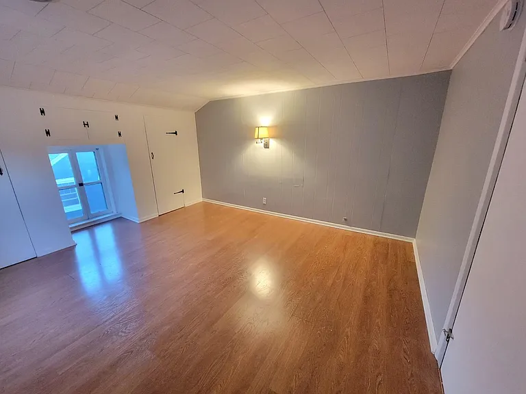 437 E Doty Ave — Photo 25