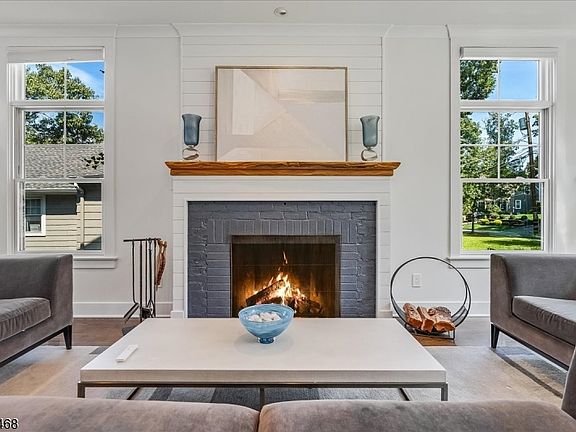 5th image of 54 Oakridge Rd