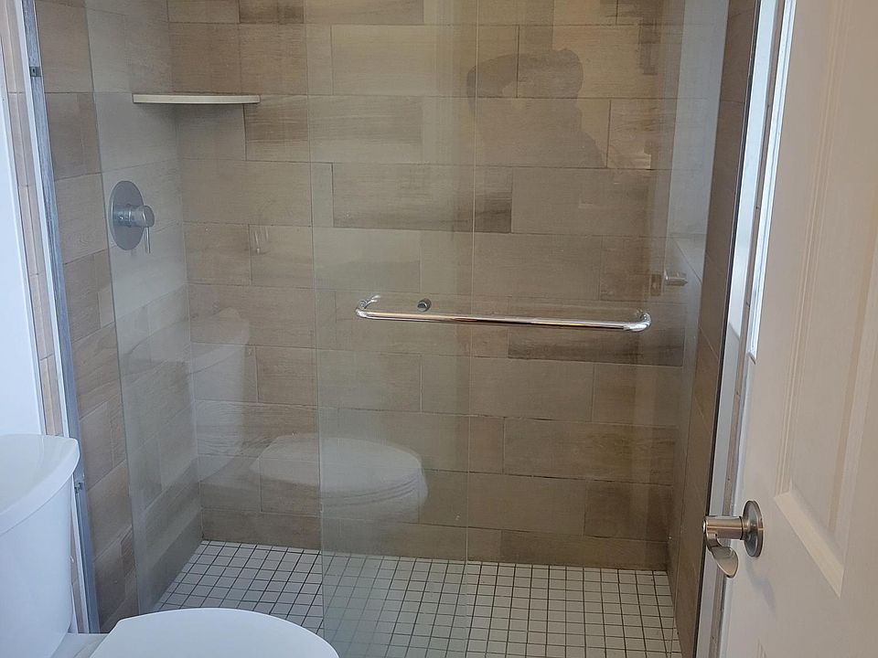 2nd image of 732A 35th Ave