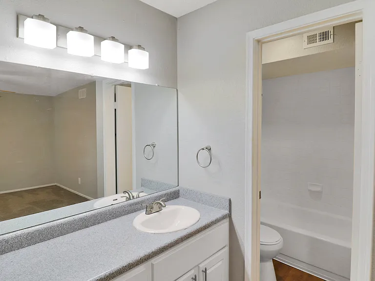 Silverwood Apartments — Photo 61