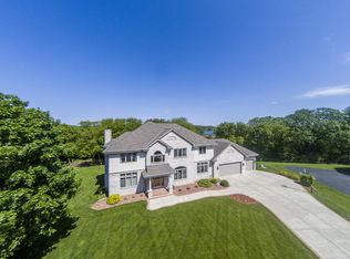 W301N1901 Stone Bridge Ct, Pewaukee, WI 53072