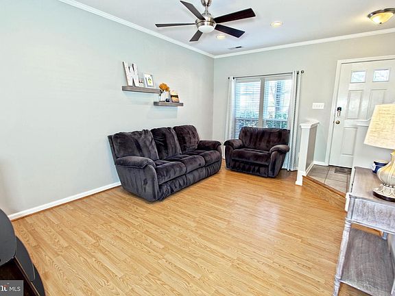 5th image of 12450 Selkirk Cir