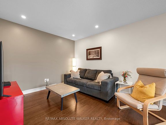 5th image of 156 Sunshine Cres