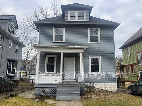 128 Roslyn St Photo 1