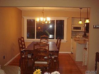2nd image of 8 Pickwick Dr