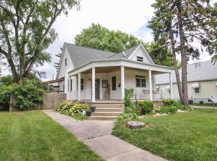 446 10th St, Lincoln, IL 62656