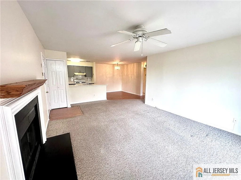 1 bed, 1.0 bath, 754 sqft, $1,900 — Photo 3