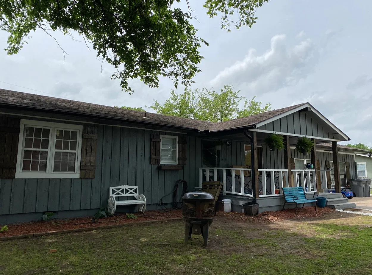 4 bed, 2010 sqft, $1,500 — Photo 2