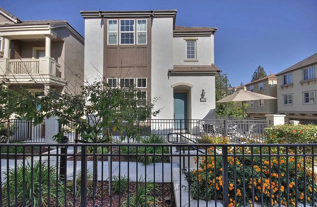 Building Photo - 4736 Torrey Pines Cir