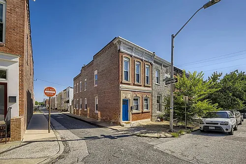 2612 E Fairmount Ave Photo 1