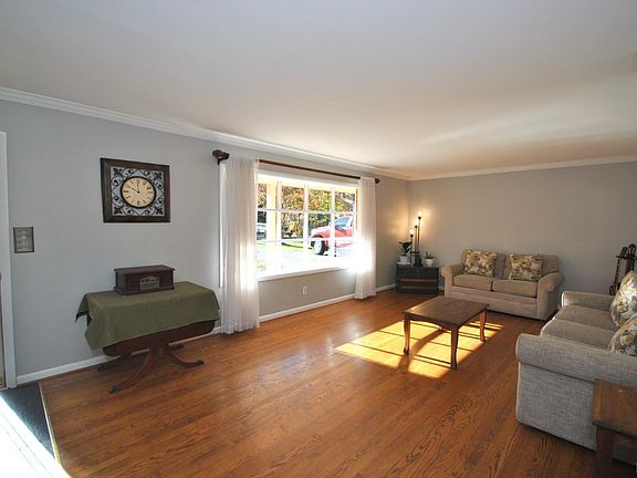 5th image of 215 Arrowhead Dr