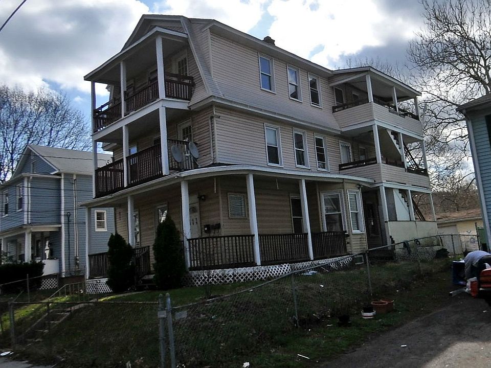 WE HAD TENANTS FOR OVER 3 YEARS HERE! HARD TO FIND A FIRST