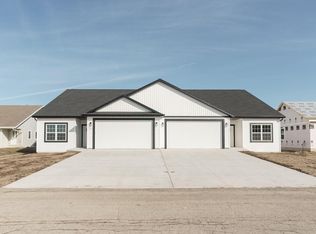577 E Hyland St, Juneau, WI 53039