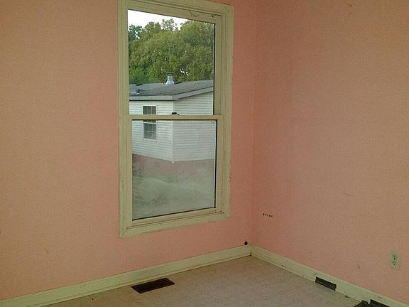 4th image of 918 Highland Ave