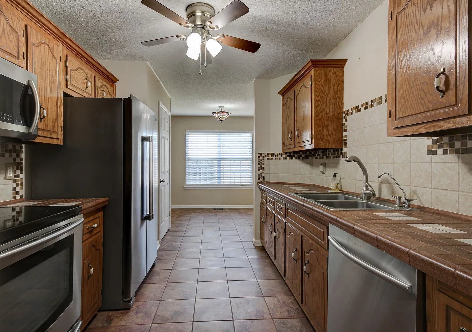 Super cute Ranch on Cul De Sac with updated Stainless Appliances! — Photo 2