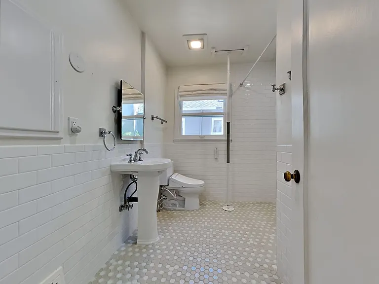 1866 Bidwell Way — Photo 21