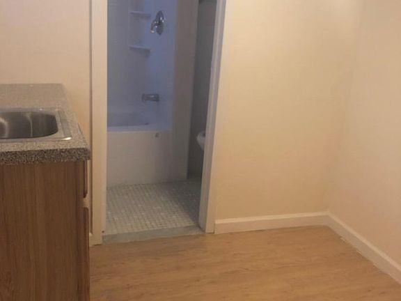 3rd image of 1330 Kearney Ave #2