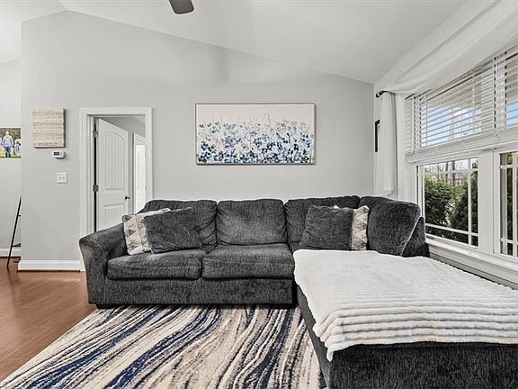 5th image of 8509 Altavista Dr