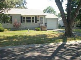 1045 Loekes Dr, Florissant, MO 63031
